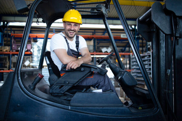 Tout savoir sur les chariots de manutention : types et applications