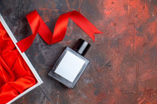 Parfum, crème, miniatures… que contient réellement un coffret parfum femme ?