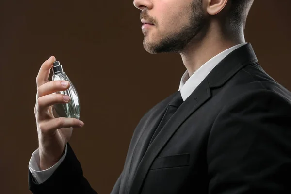 La mode au masculin : comment le parfum homme définit l’élégance moderne